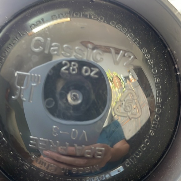 2 Blender Bottle shaker cups. 20 & 28 oz. Ball/mixer inside. Very good condition - Picture 9 of 10